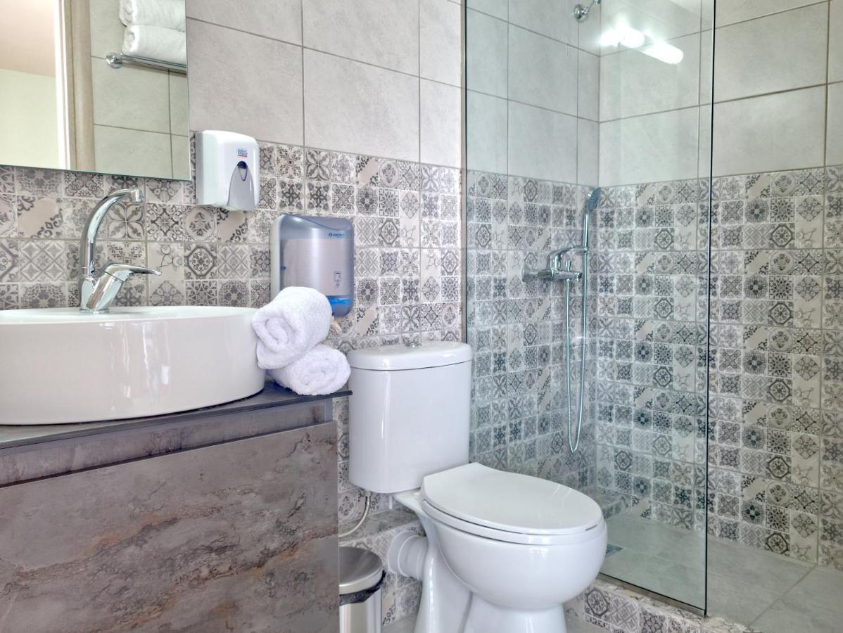Epipleon Luxury Suites -102- Δωμάτιο 45Τμ Με Βεράντα 35Τμ Μπροστά Στη Θάλασσα Nafpaktos Bagian luar foto