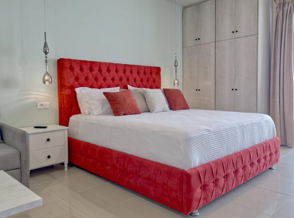Epipleon Luxury Suites -102- Δωμάτιο 45Τμ Με Βεράντα 35Τμ Μπροστά Στη Θάλασσα Nafpaktos Bagian luar foto