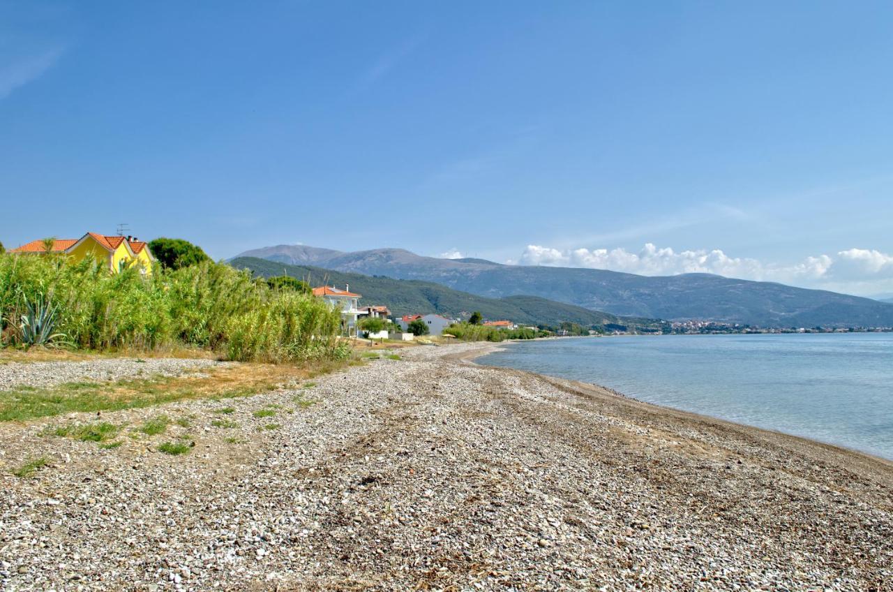 Epipleon Luxury Suites -102- Δωμάτιο 45Τμ Με Βεράντα 35Τμ Μπροστά Στη Θάλασσα Nafpaktos Bagian luar foto