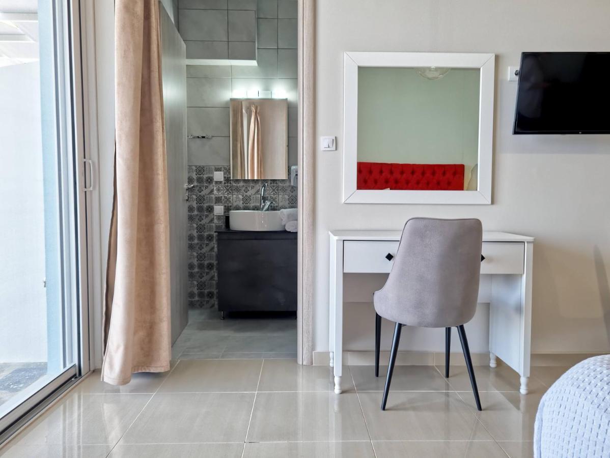 Epipleon Luxury Suites -102- Δωμάτιο 45Τμ Με Βεράντα 35Τμ Μπροστά Στη Θάλασσα Nafpaktos Bagian luar foto