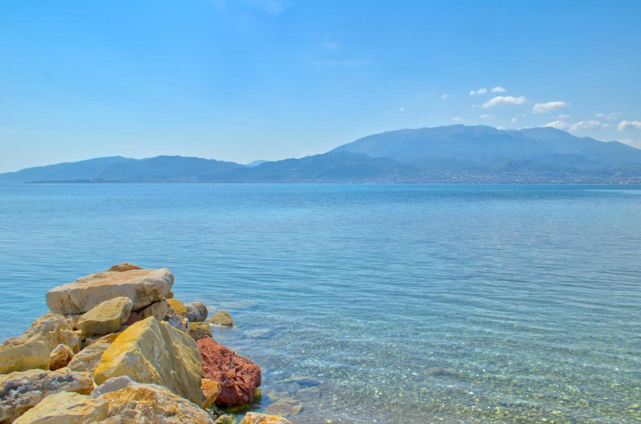 Epipleon Luxury Suites -102- Δωμάτιο 45Τμ Με Βεράντα 35Τμ Μπροστά Στη Θάλασσα Nafpaktos Bagian luar foto